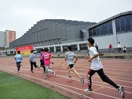 斯帕莱蒂上前拥抱大卫。 来源：尤文跟队记者阿格莱斯蒂