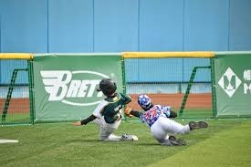 阿门汤普森这个盖帽生生把篮球打成了排球